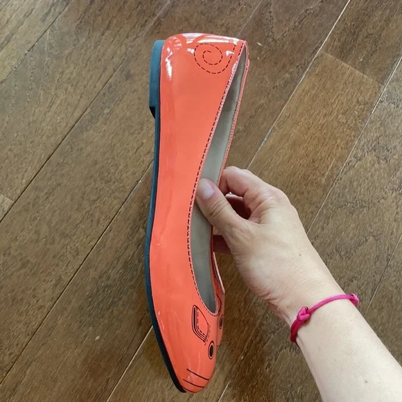 Marc Jacobs Orange Flats with Black Accents - Picture 2 of 4